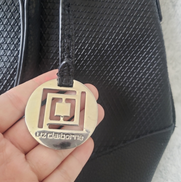 Liz Claiborne Black Textured Bag - Picture 3 of 6